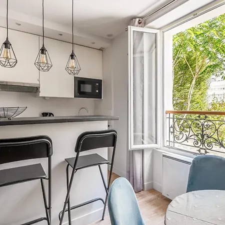 1 Bedroomed Repos パリ