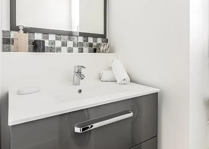 1 Bedroomed Repos 公寓