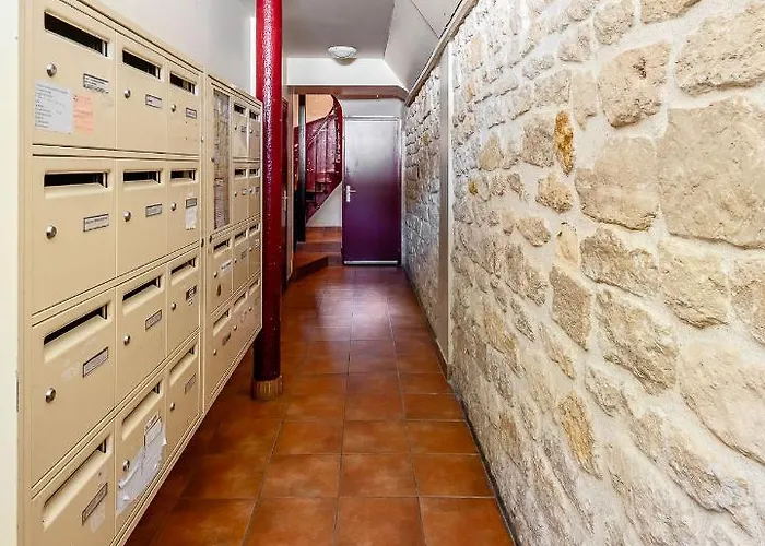 1 Bedroomed Repos 公寓